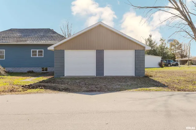 $170,000 | 1012 North Logan Street, Marion, IL 62959