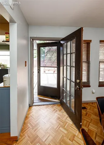 a view of entryway with window