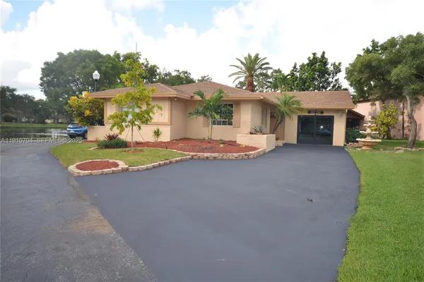 $3,600 | 2119 Nova Village Drive, Davie, FL 33317