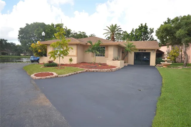 a view of a house with a yard and garage