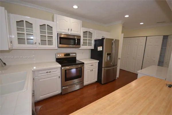 $3,600 | 2119 Nova Village Drive, Davie, FL 33317