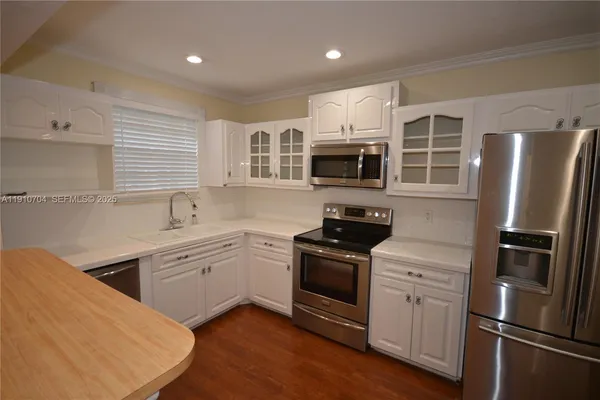$3,600 | 2119 Nova Village Drive, Davie, FL 33317