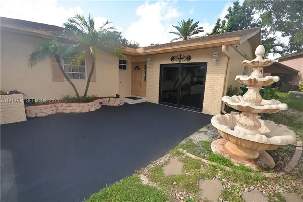 $3,600 | 2119 Nova Village Drive, Davie, FL 33317