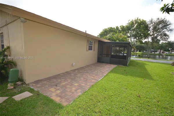 $3,600 | 2119 Nova Village Drive, Davie, FL 33317