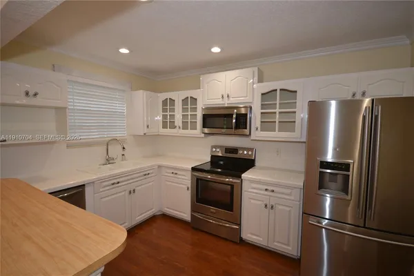 $3,600 | 2119 Nova Village Drive, Davie, FL 33317