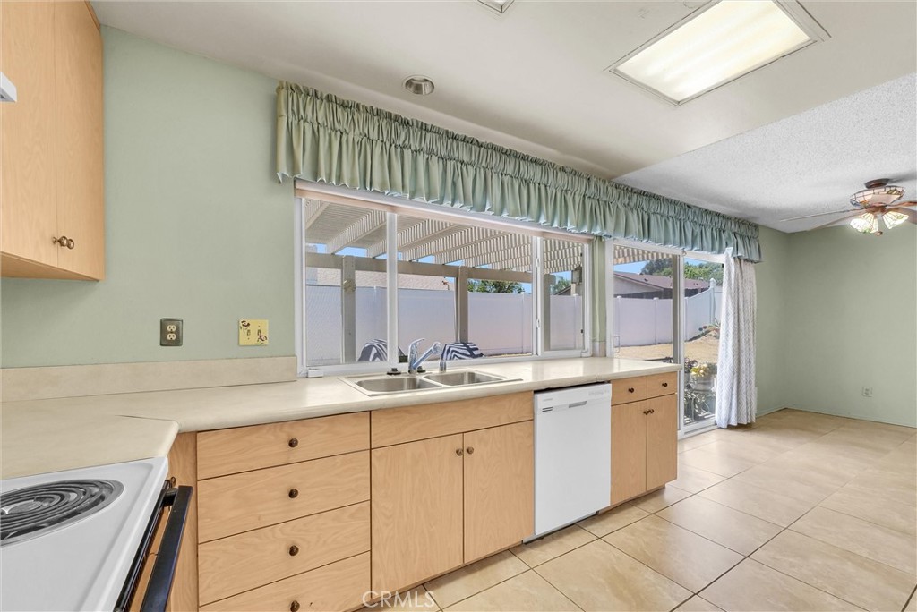 896 North Arrowhead Avenue Rialto, CA 92376 - Photo 16 of 31