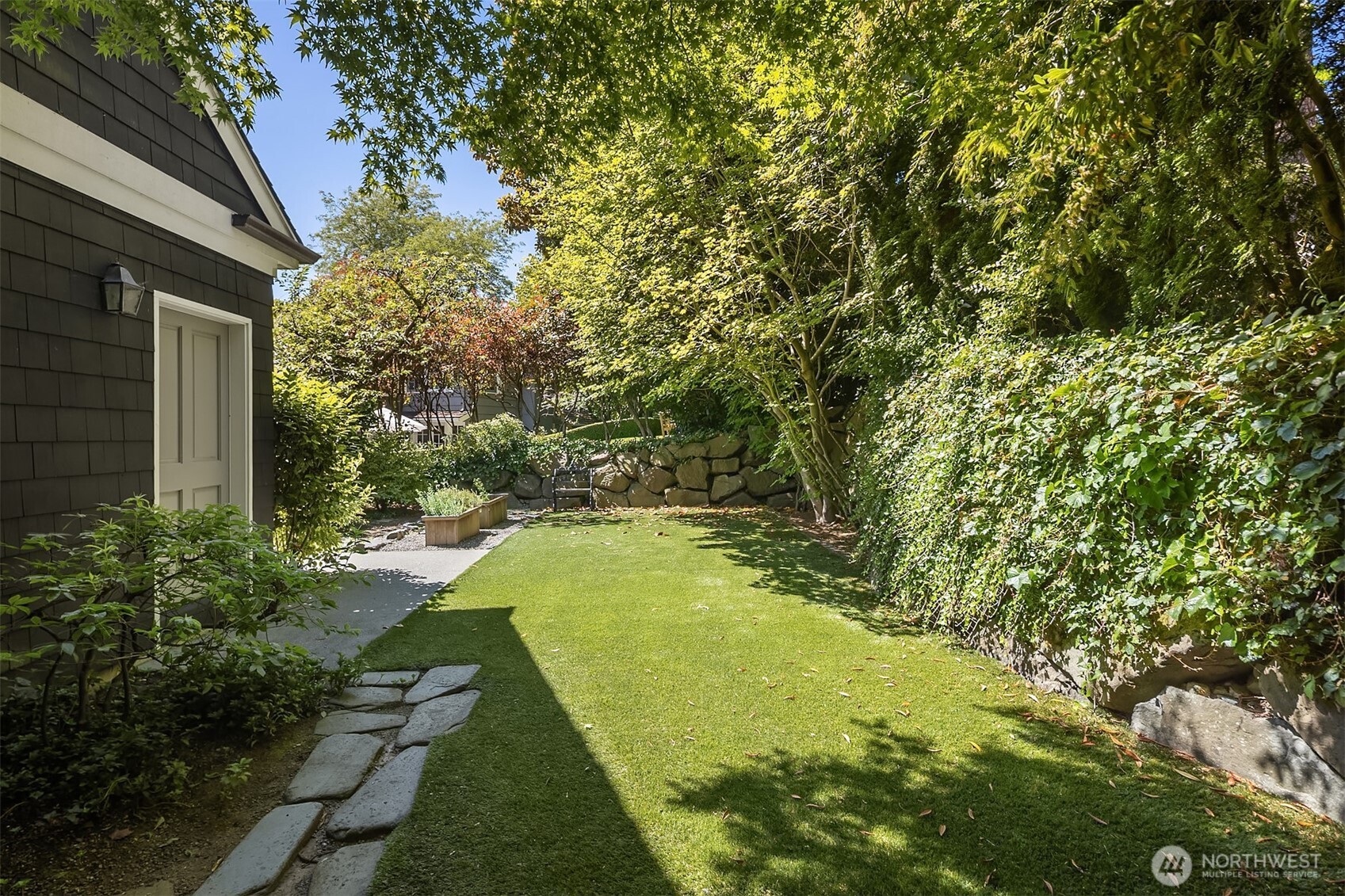 5506 Northeast Penrith Road Seattle, WA 98105 - Photo 5 of 40