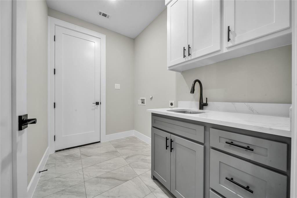 904 Tannehill Way Athens, TX 75751 - Photo 10 of 18 a bathroom with a sink and vanity