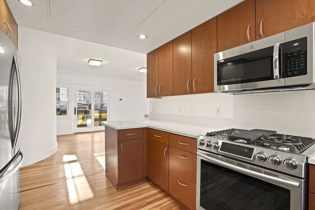 165 Winthrop Road, Unit D Brookline, MA 02445 - Photo 18 of 40