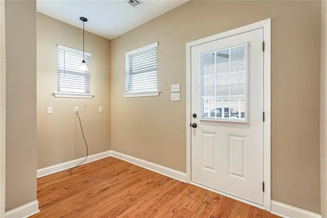 $2,100 | 801 Coffee Street, Mandeville, LA 70448