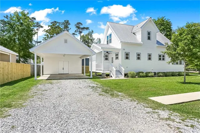 $2,100 | 801 Coffee Street, Mandeville, LA 70448