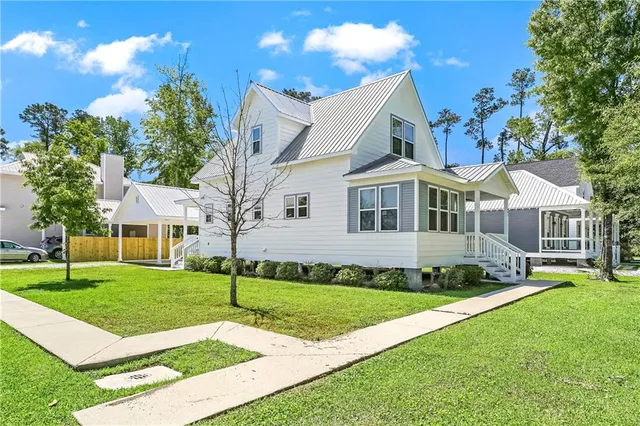 $2,100 | 801 Coffee Street, Mandeville, LA 70448