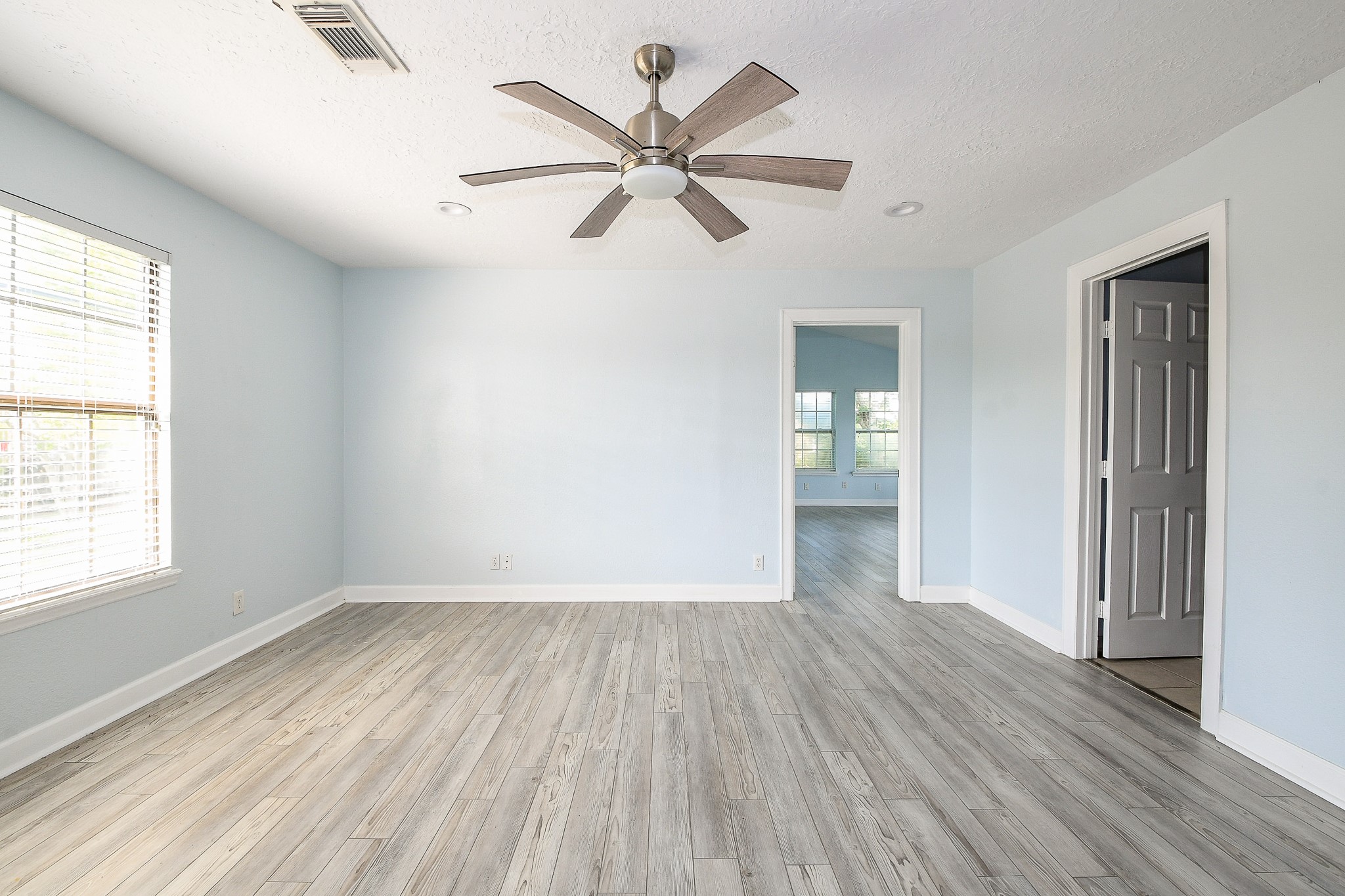 1615 Railroad Street San Leon, TX 77539 - Photo 18 of 45