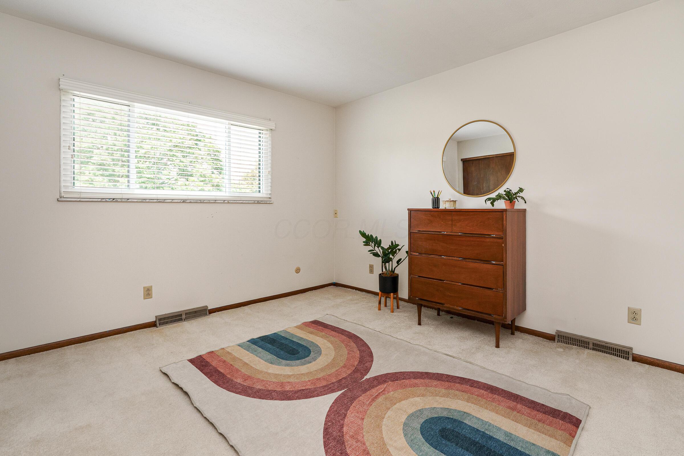 5861 Effingham Road Columbus, OH 43213 - Photo 32 of 35 Bedroom 3