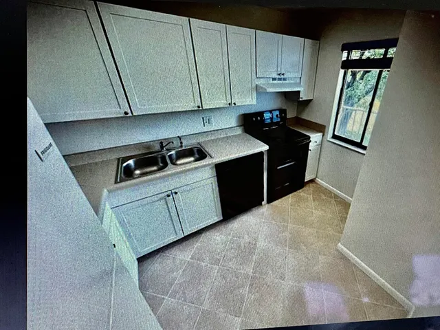 $1,800 | 2828 Tennis Club Drive, Unit 207, West Palm Beach, FL 33417