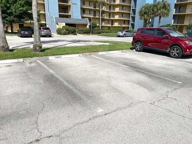 $1,800 | 2828 Tennis Club Drive, Unit 207, West Palm Beach, FL 33417