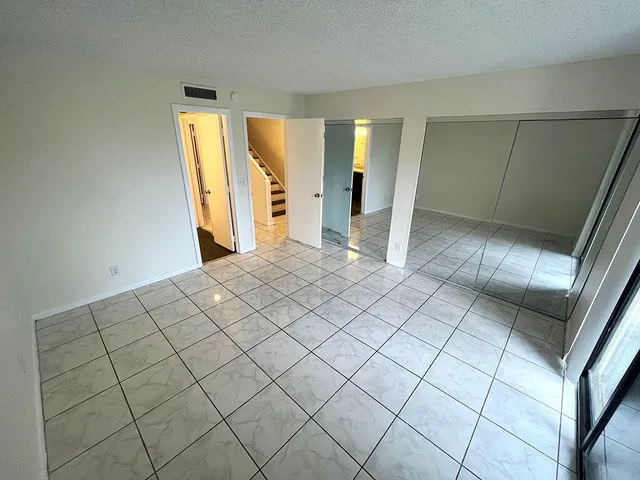 $1,800 | 2828 Tennis Club Drive, Unit 207, West Palm Beach, FL 33417