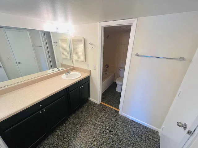 $1,800 | 2828 Tennis Club Drive, Unit 207, West Palm Beach, FL 33417