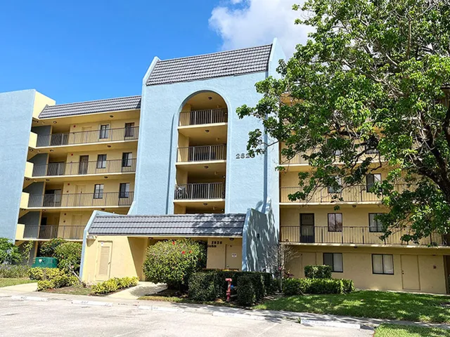$1,800 | 2828 Tennis Club Drive, Unit 207, West Palm Beach, FL 33417