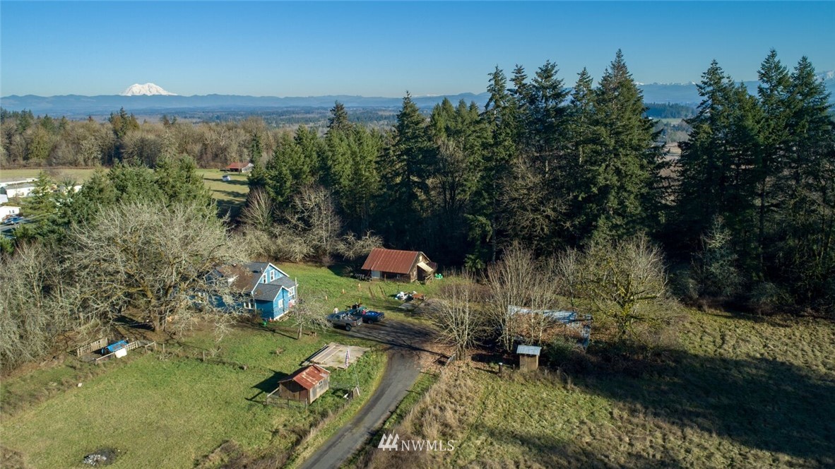 107 Knowles Road Winlock, WA 98596 - Photo 3 of 12 a backyard of a house with lots of green space