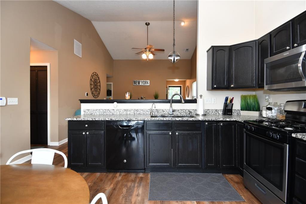 5803 Long Ridge Place Indianapolis, IN 46221 - Photo 12 of 32 Gallery Image 12