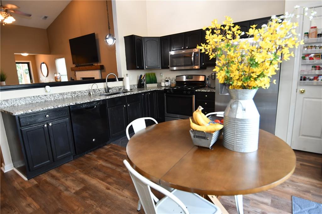 5803 Long Ridge Place Indianapolis, IN 46221 - Photo 10 of 32 Gallery Image 10
