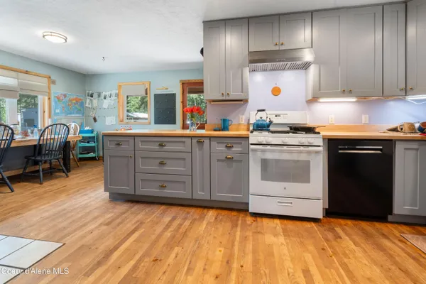 $675,000 | 450 Coyote Way, Bonners Ferry, ID 83805