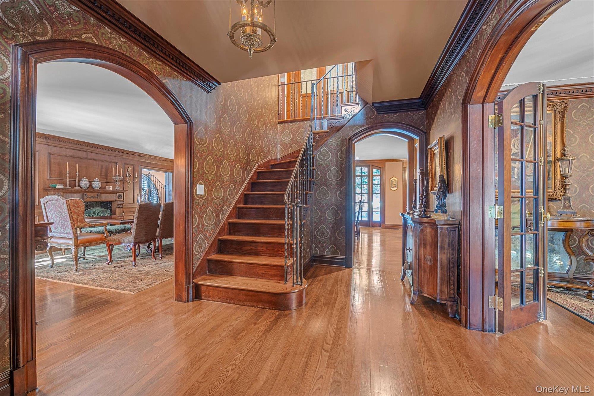 183 Mill Spring Road Manhasset, NY 11030 - Photo 6 of 32 Ascending the entry foyer wood staircase leads to a spacious landing and bedroom level