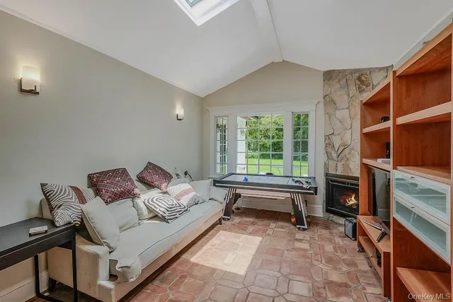 $1,998,000 | 47 Sherwood Gate, Oyster Bay, NY 11771