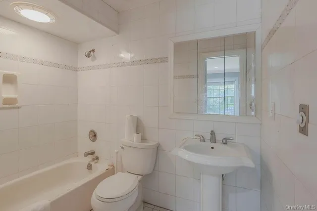 $1,998,000 | 47 Sherwood Gate, Oyster Bay, NY 11771