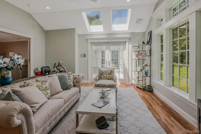 $1,998,000 | 47 Sherwood Gate, Oyster Bay, NY 11771