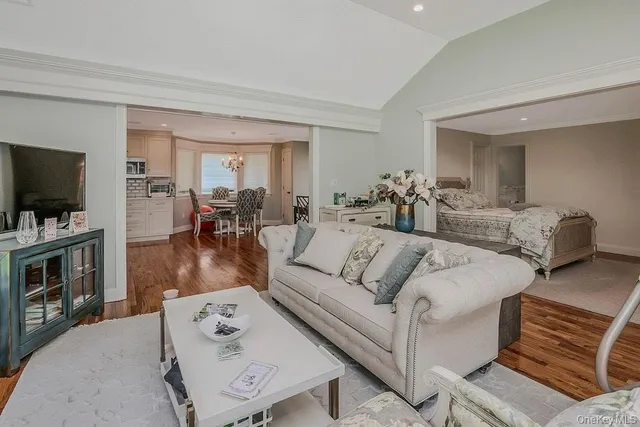 $1,998,000 | 47 Sherwood Gate, Oyster Bay, NY 11771