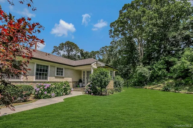 $1,998,000 | 47 Sherwood Gate, Oyster Bay, NY 11771