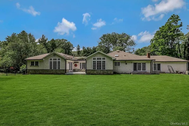 $1,998,000 | 47 Sherwood Gate, Oyster Bay, NY 11771