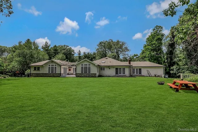 $1,998,000 | 47 Sherwood Gate, Oyster Bay, NY 11771