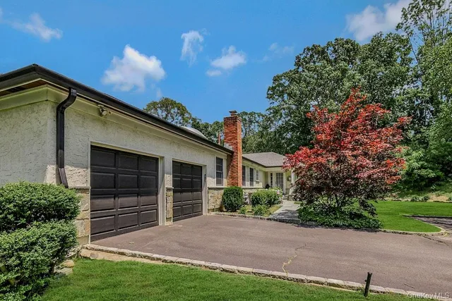 $1,998,000 | 47 Sherwood Gate, Oyster Bay, NY 11771