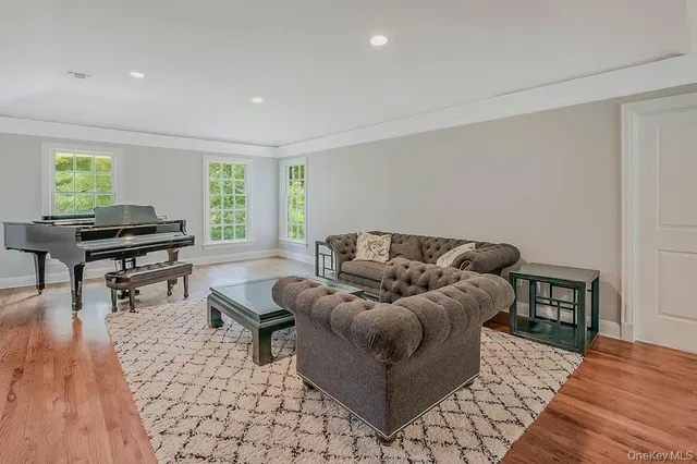 $1,998,000 | 47 Sherwood Gate, Oyster Bay, NY 11771