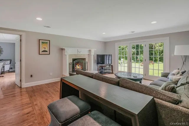 $1,998,000 | 47 Sherwood Gate, Oyster Bay, NY 11771