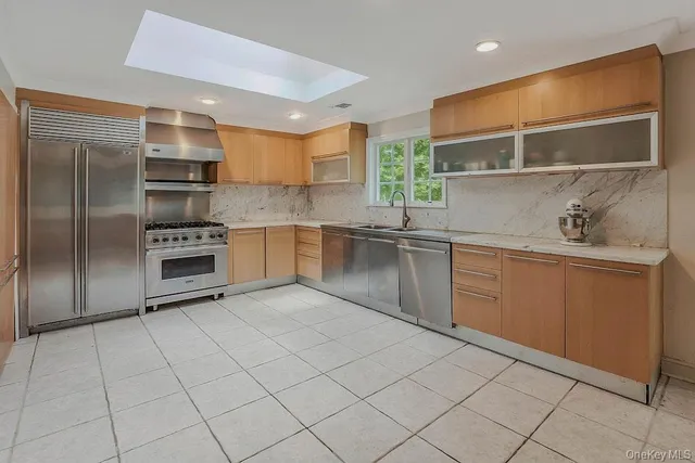 $1,998,000 | 47 Sherwood Gate, Oyster Bay, NY 11771