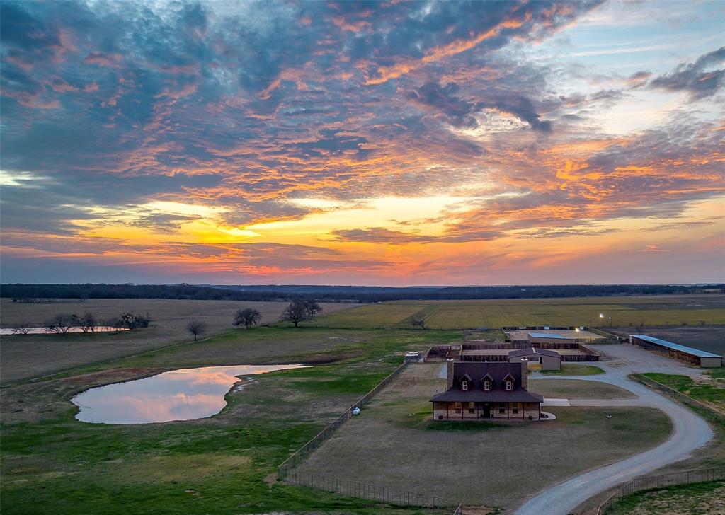 a view of a yard with furniture