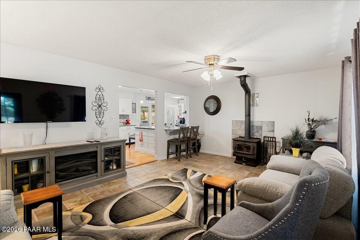 20143 East Mesa Verde Road Mayer, AZ 86333 - Photo 5 of 25 Living Room