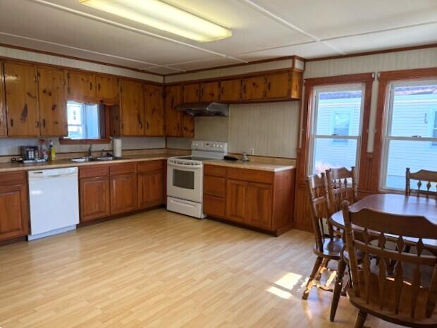 31 Merryfield Avenue Waterville, ME 04901 - Photo 3 of 22 Eat-in kitchen