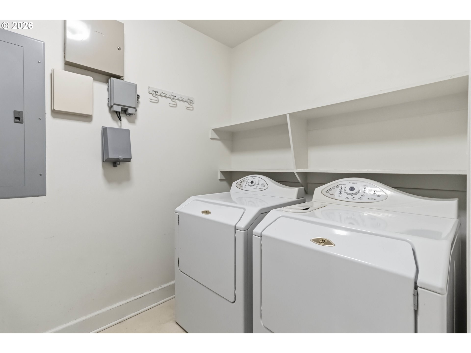 3008 Garfield Street Longview, WA 98632 - Photo 28 of 45 a utility room with dryer and washer