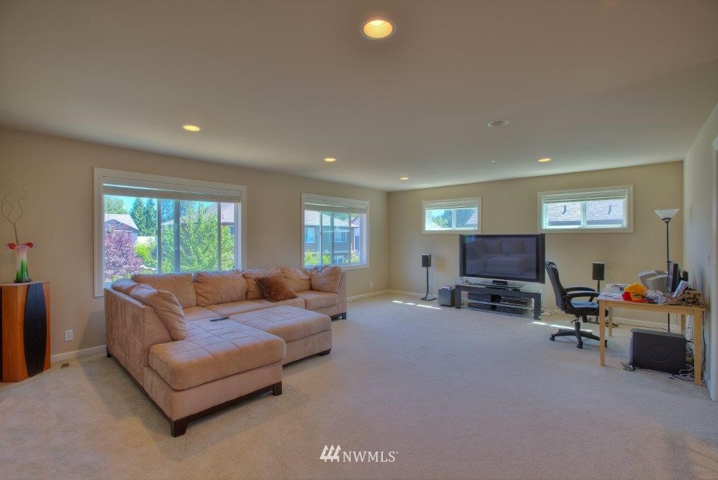 118 Hoquiam Place Southeast Renton, WA 98059 - Photo 11 of 18 Gallery Image 11