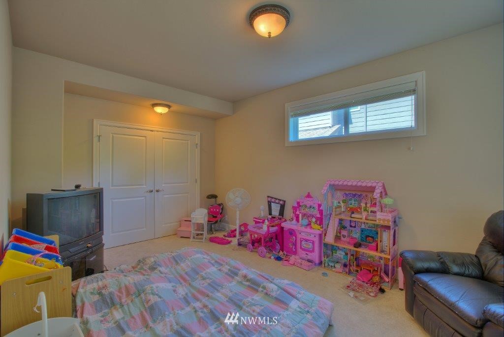 118 Hoquiam Place Southeast Renton, WA 98059 - Photo 16 of 18 Gallery Image 16