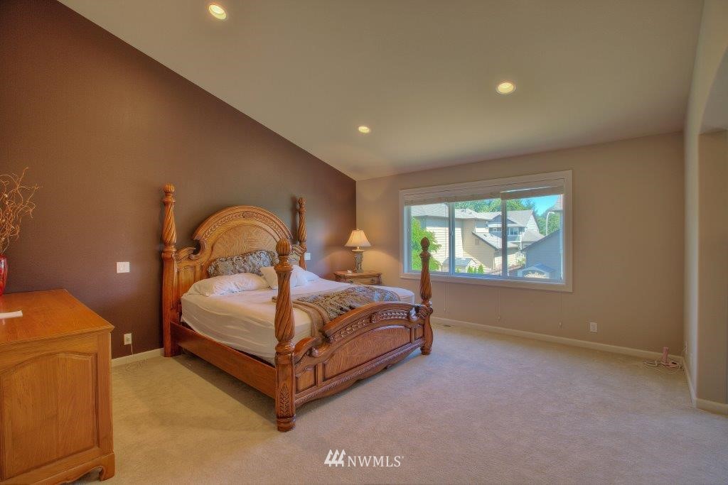 118 Hoquiam Place Southeast Renton, WA 98059 - Photo 8 of 18 Gallery Image 8