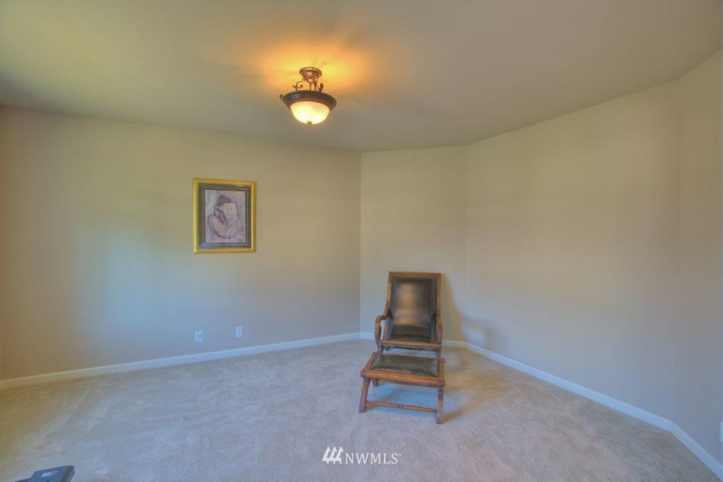 118 Hoquiam Place Southeast Renton, WA 98059 - Photo 9 of 18 Gallery Image 9