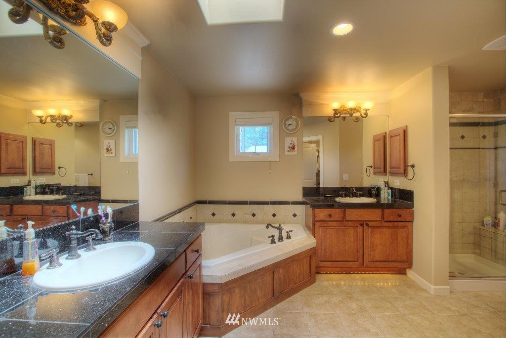 118 Hoquiam Place Southeast Renton, WA 98059 - Photo 10 of 18 Gallery Image 10