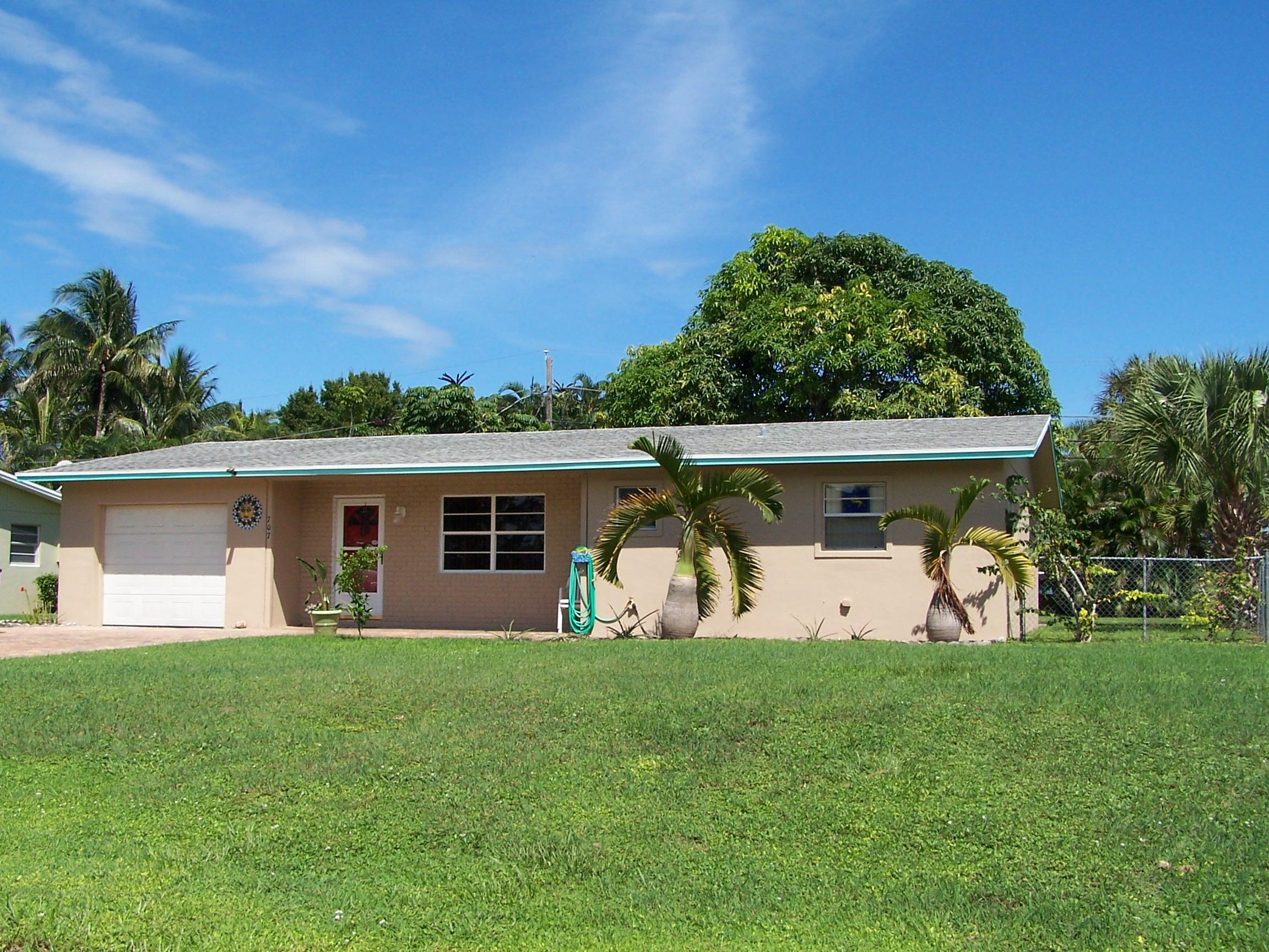 707 Southeast Alamanda Way Stuart, FL 34996 - Photo 1 of 31 100_3416