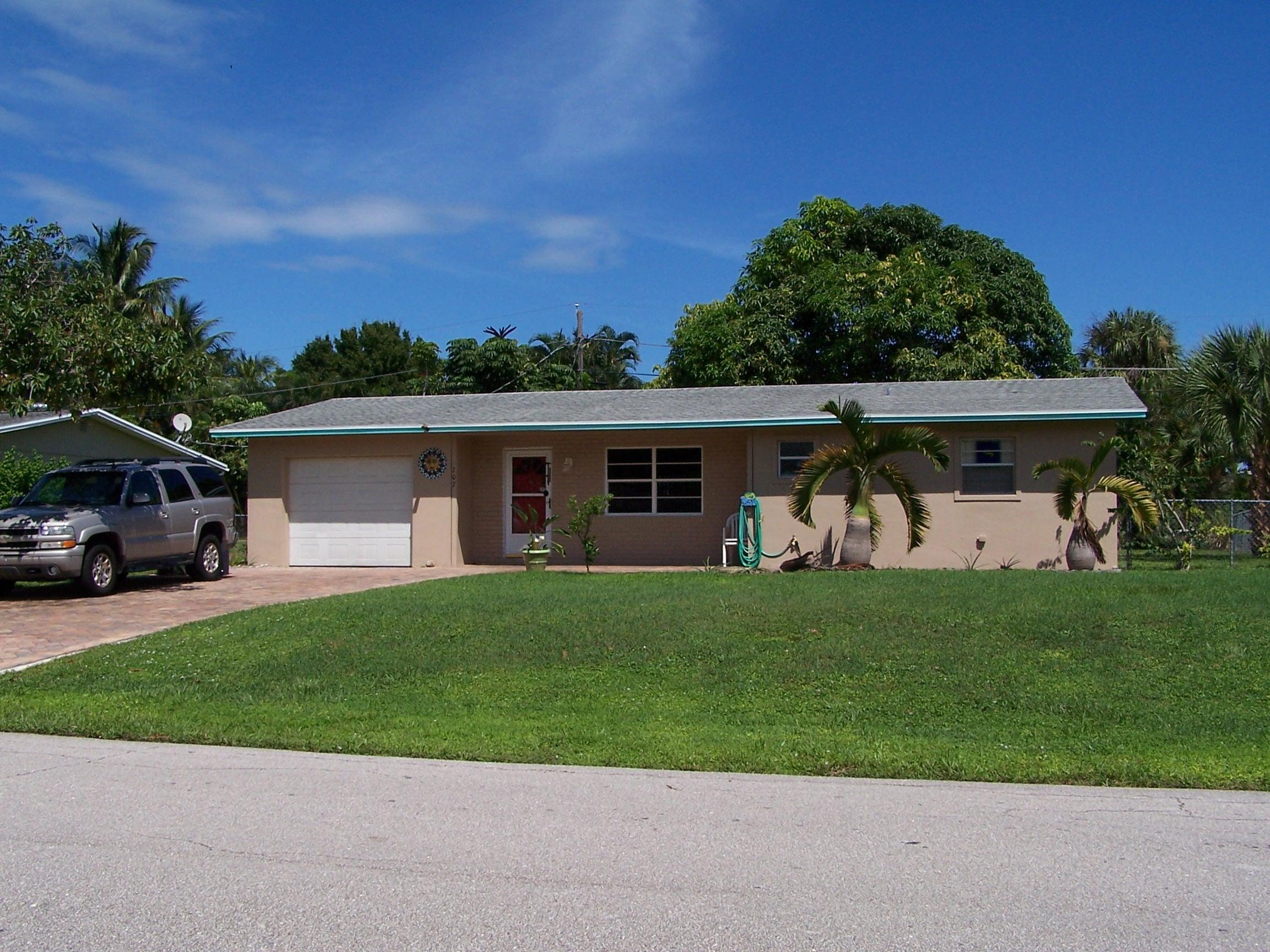 707 Southeast Alamanda Way Stuart, FL 34996 - Photo 3 of 31 100_3410